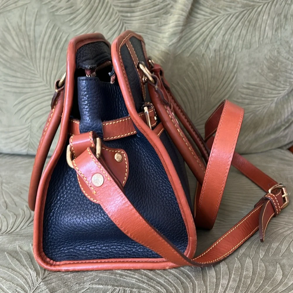 Dooney & Bourke R212 'All Weather' Black-tan Cross-body Zip-top Satchel Handbag